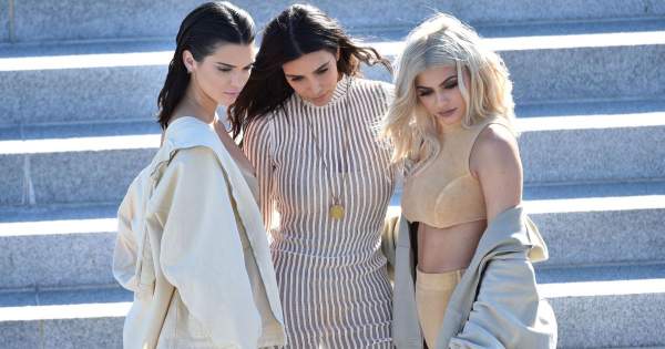 Borítókép: A 40 éves Kim Kardashian megmutatta bikinis testét - filterek nélkül?!