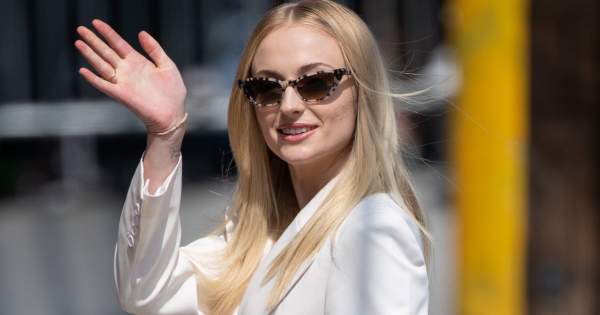 Családi idill! Sophie Turner utcára lépett 3 hónapos kislányával