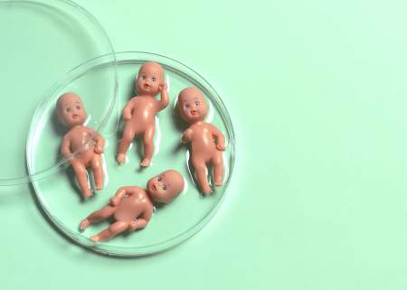 Borítókép: Mikrochip az agyban, klónozás és megtervezett utódok