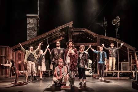 Borítókép: Rúzs, estélyi, stream: megnéztük A padlás 999-ik előadását