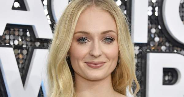 Sophie Turner új tetoválása édes jelentéssel bír
