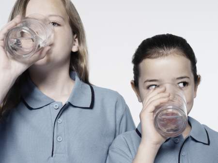 Borítókép: Mennyit igyon egy iskolás korú gyerek?