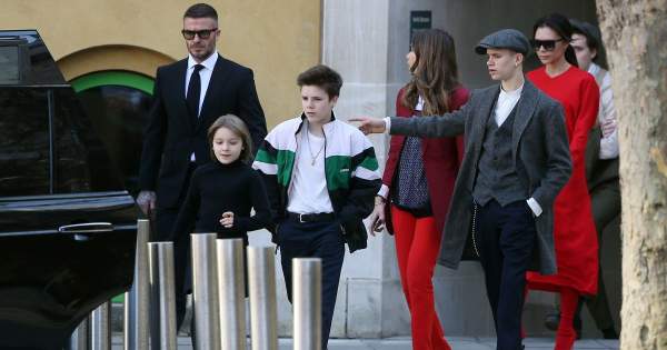 Borítókép: Karácsonyra hangolódva - az öröméneklő Beckham család