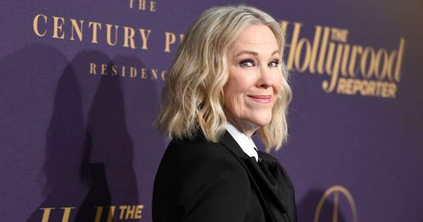Borítókép: ﻿Catherine O'Hara újrakreálta a Reszkessetek, betörők! ikonikus jelenetét