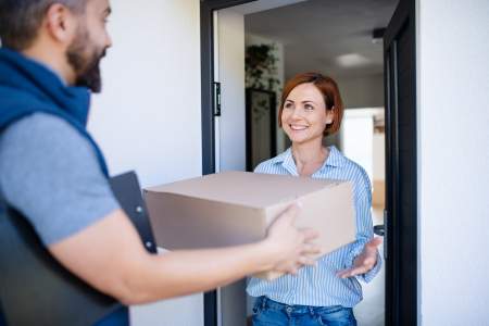 Borítókép: „Menthetetlenül beleszerettem a futárunkba” – egy kétgyermekes, házas anya vallomása