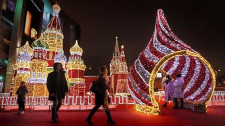 Borítókép: A világ legszebb karácsonyfái Párizstól Betlehemig