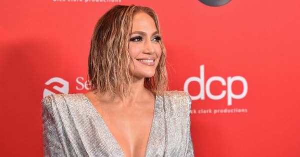 Borítókép: J.Lo azt állítja, sosem botoxoltatta az arcát - a következő fotókat látva te hiszel neki?