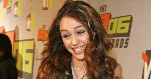 Borítókép: A 2000-es évek egyik legszörnyűbb divathóbortja térhet vissza