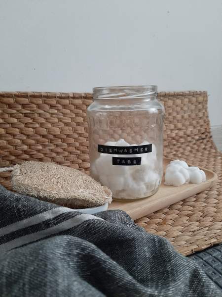 Borítókép: Mosogass fentartható(bb)an: Mosogatógép kapszula házilag