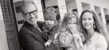 Borítókép: Így vette rá felesége a hatvanas éveiben járó hírességet, hogy vállaljanak még gyereket!