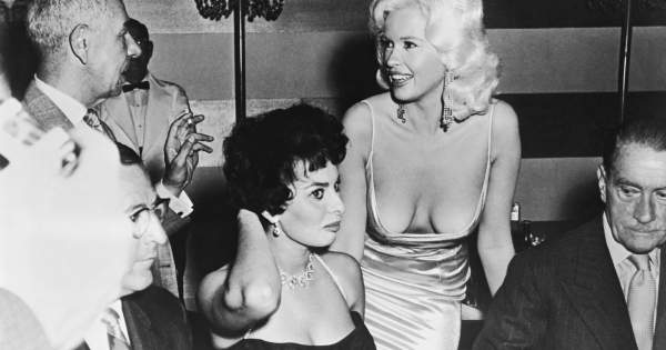 Borítókép: Sophia Loren: Igen, pontosan arra gondoltam, ami az arcomra volt írva