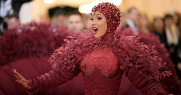 Borítókép: Cardi B újraértelmezte a meztelenséget - ezt azért nem kellett volna