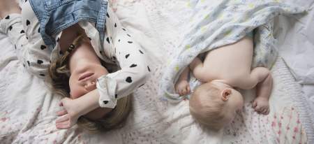 Borítókép: A csúf igazság: Tényleg annyival nehezebb az anyaság, mint előtte gondoltuk!?