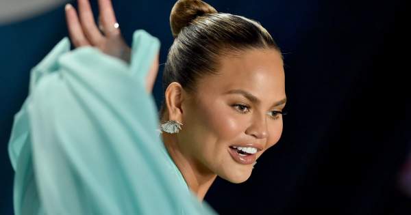 Borítókép: ﻿Chrissy Teigen lemásolta Palvin Barbi lookját - kinek áll jobban?