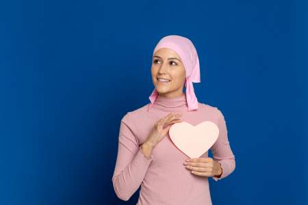 Borítókép: „Azt hittem, ilyen fiatalon nem lehetek rákos” – Egy 29 éves lány, akit a közösség ereje gyógyított meg