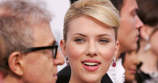 Borítókép: Sokat kockáztat Scarlet Johansson, hogy kiáll Woody Allen ártatlansága mellett  
