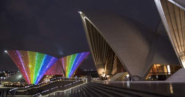 Borítókép: Szivárványutat adtak át Sydneyben a melegházasságok tiszteletére