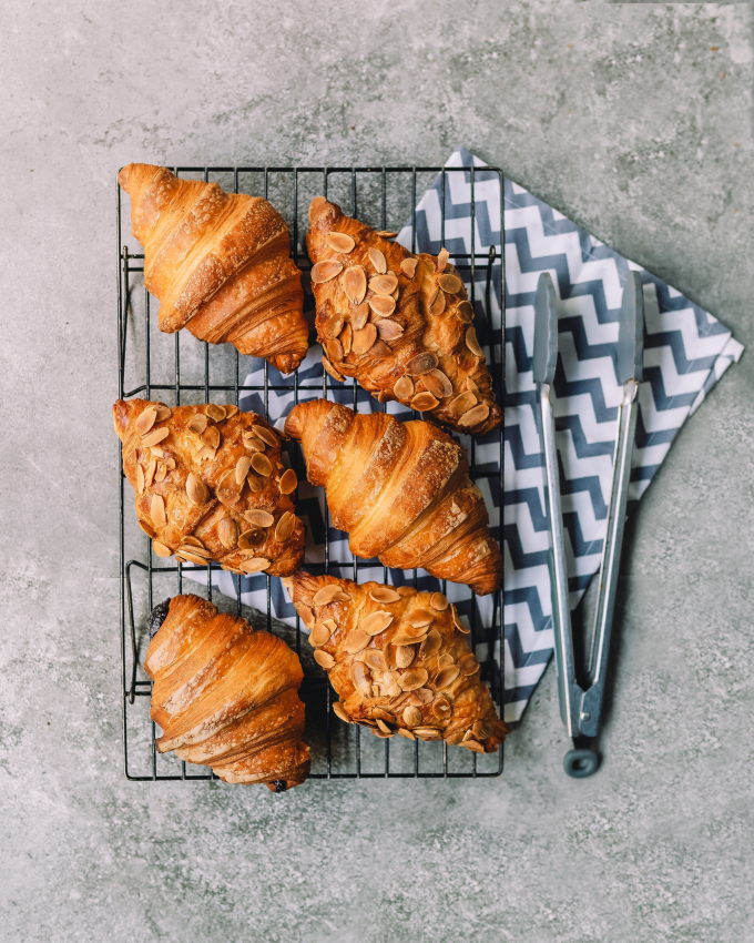reggeli, croissant,