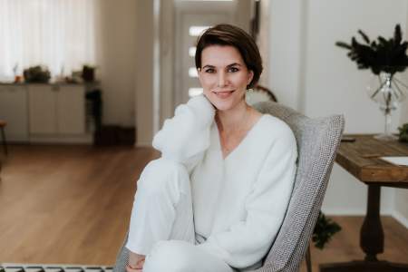 Borítókép: Dr. Varga Zsuzsanna: “Manapság egy másfajta írástudatlanságról is beszélhetünk: testtudatlanok, testanalfabéták vagyunk.”