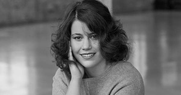 Borítókép: Legyen Divat a Női Vezető! - Kedves Krisztina: "Az egyik legfontosabb a hitelességünket erősíteni és a lehető legkevesebb álarcot felvenni magunkra."