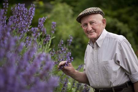 Borítókép: Ezt javasolja mindenkinek most Gyuri bácsi, a bükki füvesember
