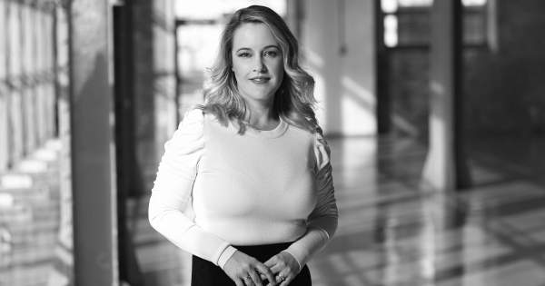 Borítókép: Legyen Divat a Női Vezető! - Marczin Mónika: "Nagyon fontos, hogy megtaláljuk az egyéni erősségeinket nőként, vezetőként és szakemberként egyaránt." 