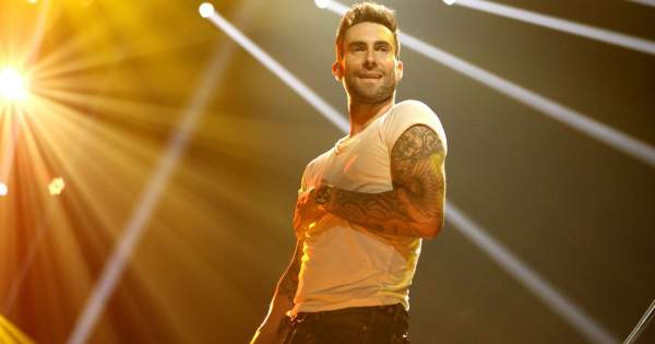 Ezt nem sokan mernék megtenni: messze nem átlagos tetkót vállalt be a Maroon 5 énekese