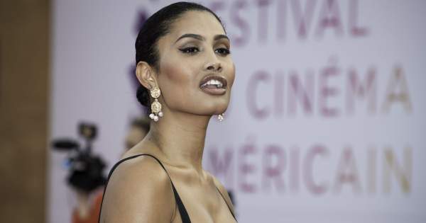 Borítókép: Bemutatkozik a Sports Illustrated első színes bőrű és transznemű bikini modellje