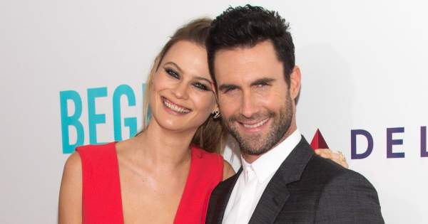 Adam Levine és Behati Prinsloo családi fotójánál cukibbat ma biztosan nem látsz!