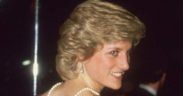 Borítókép: Az idei nyár egyik legszexibb ruhatrendje bizony már 90 éves, és Diana hercegné is ebben borzolta a kedélyeket - Mutatunk pár shopping tippet