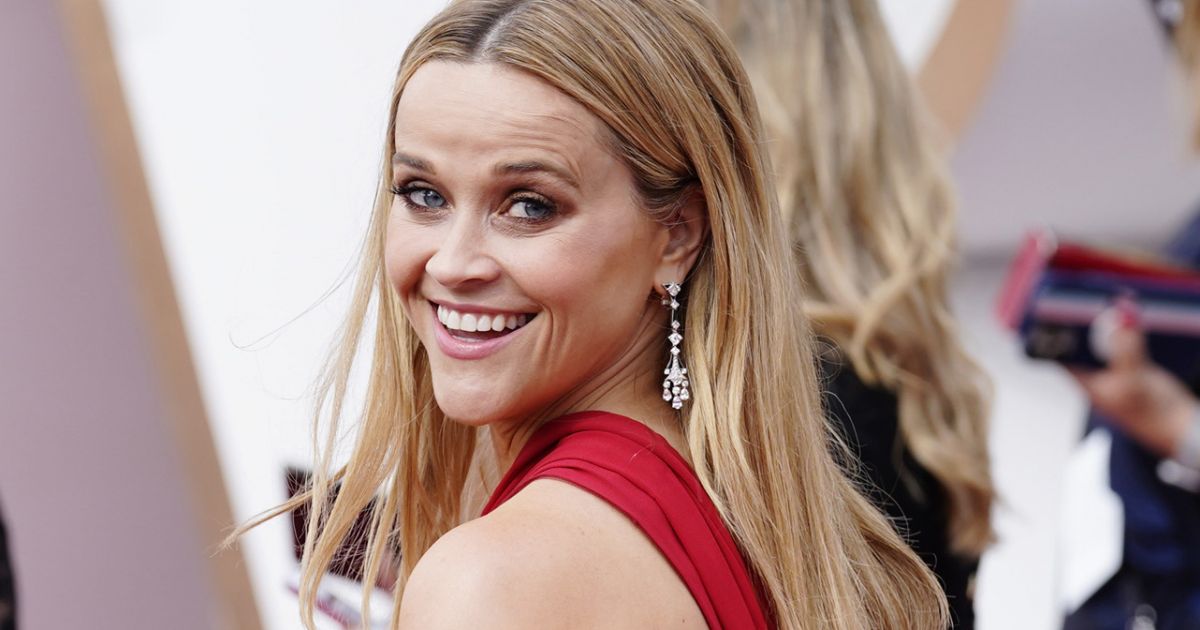 Borítókép: Reese Witherspoon ruhájával nagyon mellényúlt a 2021-es Oscaron