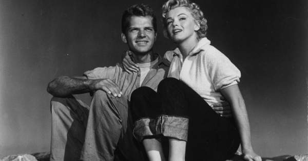 Borítókép: Marilyn Monroe és Audrey Hepburn kedvenc tornacipője újra menő