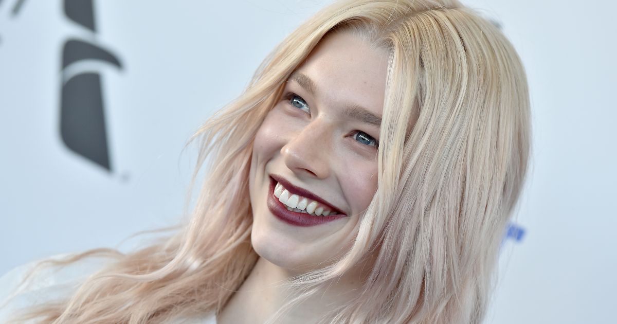 Hunter Schafer a Prada új kampányarca - új frizurát is villantott!