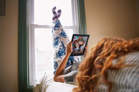 Borítókép: A covid a szülőknek is feldobta a magas labdát; most jön az, hogyan csaljuk vissza a gyerekeinket a való világba 