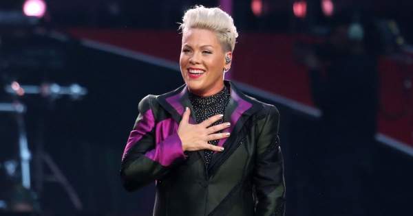 Szívmelengető oka van annak, Pink miért döntött úgy, hogy sosem növeszti meg haját