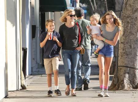 Borítókép: Sztárok, akik nem fogadtak dadát gyerekeik mellé