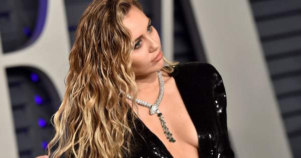 Borítókép: Nem hiszünk a szemünknek: Miley Cyrus teljesen lekoppintotta Diana hercegné frizuráját!