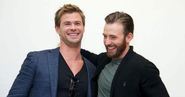 Chris Hemsworth széttrollkodta Chris Evans szülinapját, és mi egyszerűen imádjuk!