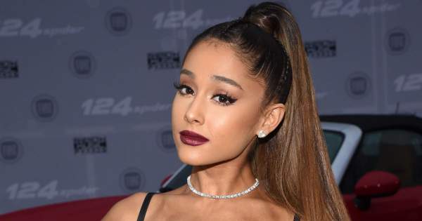 Borítókép: Ritka pillanat! Ariana Grande megmutatta, hogy néz ki a védjegyének számító póthaja nélkül