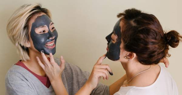 Borítókép: Viszlát, mitesszerek! 7 termék, amivel pillanatok alatt leszámolhatsz a nem kívánt pöttyökkel