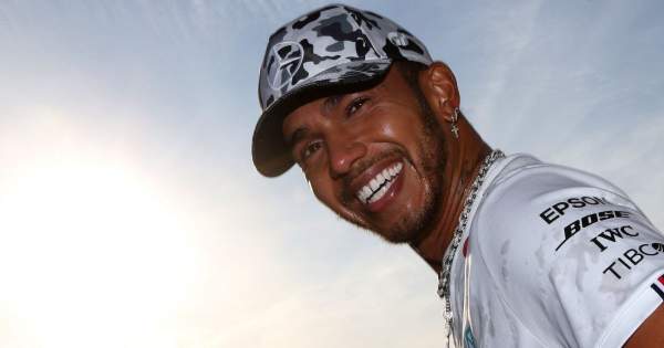 Te mit szólnál, ha a pasid olyan cipőben randizna veled, mint amilyet Lewis Hamilton viselt?