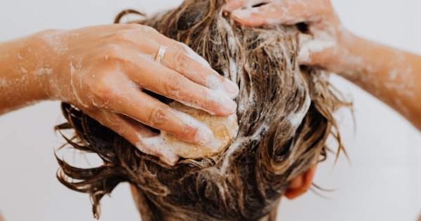 Borítókép: Így lehet környezettudatos a hajmosás! Évtizedek óta nagy kedvenc a szilárd sampon