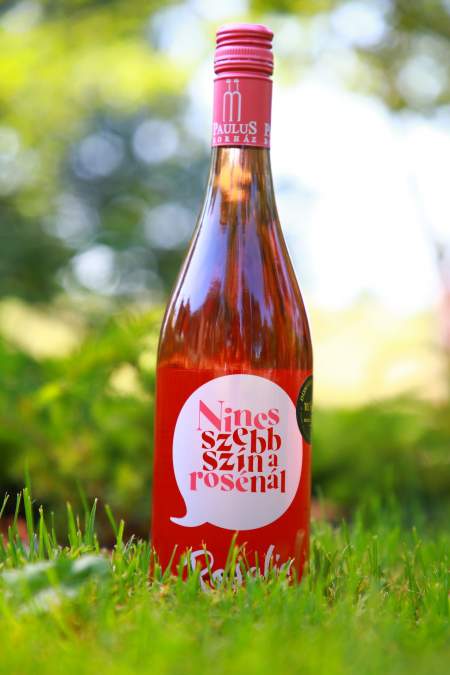 Borítókép: Nincs szebb szín a rosénál!