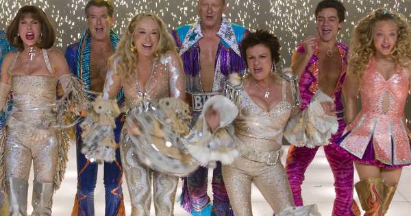 Borítókép: A Mamma Mia! filmek stílusa a sztárokat is megihlette - Ezért a nadrágért bolondulnak most!