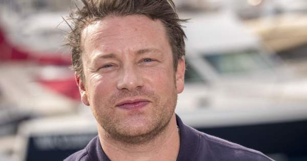 Borítókép: Láttad már? Ő Jamie Oliver gyönyörű felesége, akiért 22 éve rajong a sztárséf