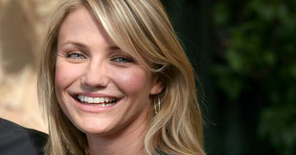 Borítókép: 5+1 híres nő, aki büszke arra, hogy kis mellei vannak