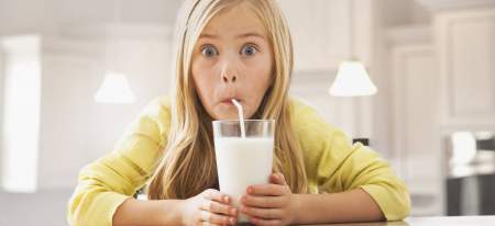 Borítókép: Csak vizet és tejet szabadna inni 5 éves kor alatt