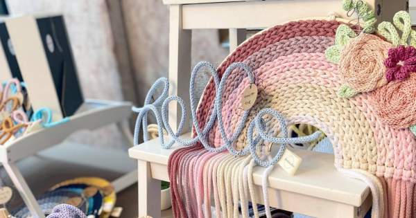 Borítókép: Fonalból gyárt egyedi dekorokat a magyar márka - Évek óta töretlen a sikere