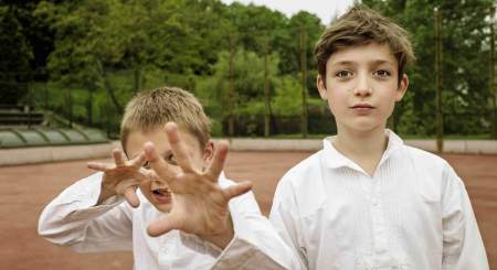 Borítókép: Kiáradók és visszahúzódók, avagy introvertált vagy extrovertált a gyerek? És ez mit jelent pontosan?