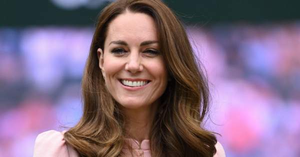 Borítókép: Minden szem rá szegeződött! Katalin hercegné gyönyörű ruhájában mindenkit elvarázsolt Wimbledonban